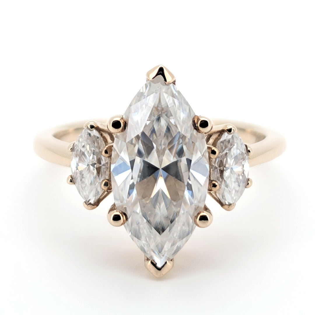Ahava – Anillo romántico y caprichoso de moissanita de talla marquesa
