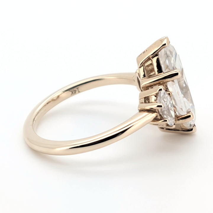 Ahava – Anillo romántico y caprichoso de moissanita de talla marquesa