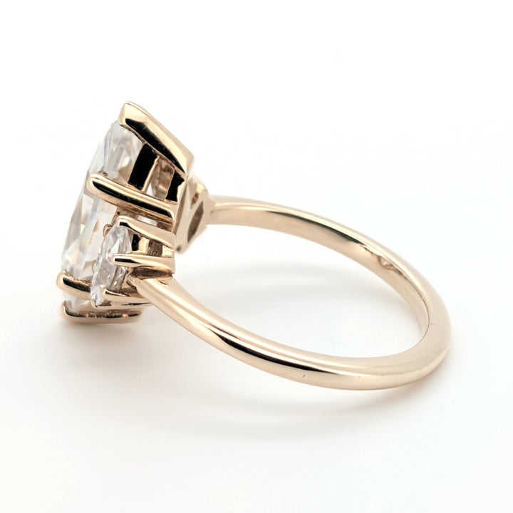 Ahava – Anillo romántico y caprichoso de moissanita de talla marquesa
