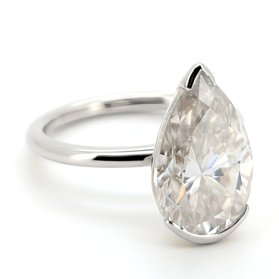 Charmant - Bague élégante et sans effort en moissanite taille poire