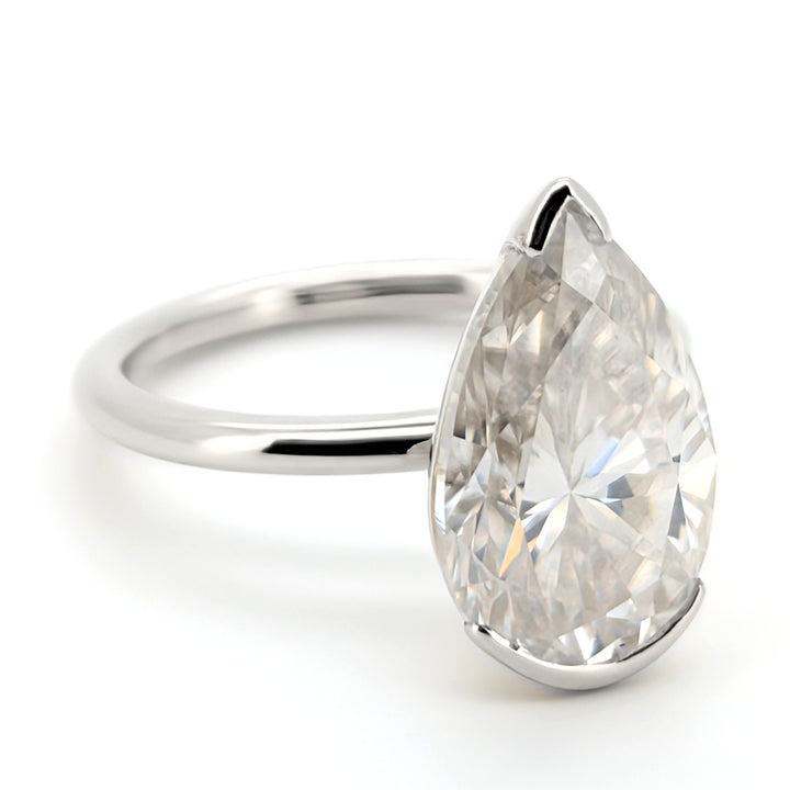 Charmant - Bague élégante et sans effort en moissanite taille poire