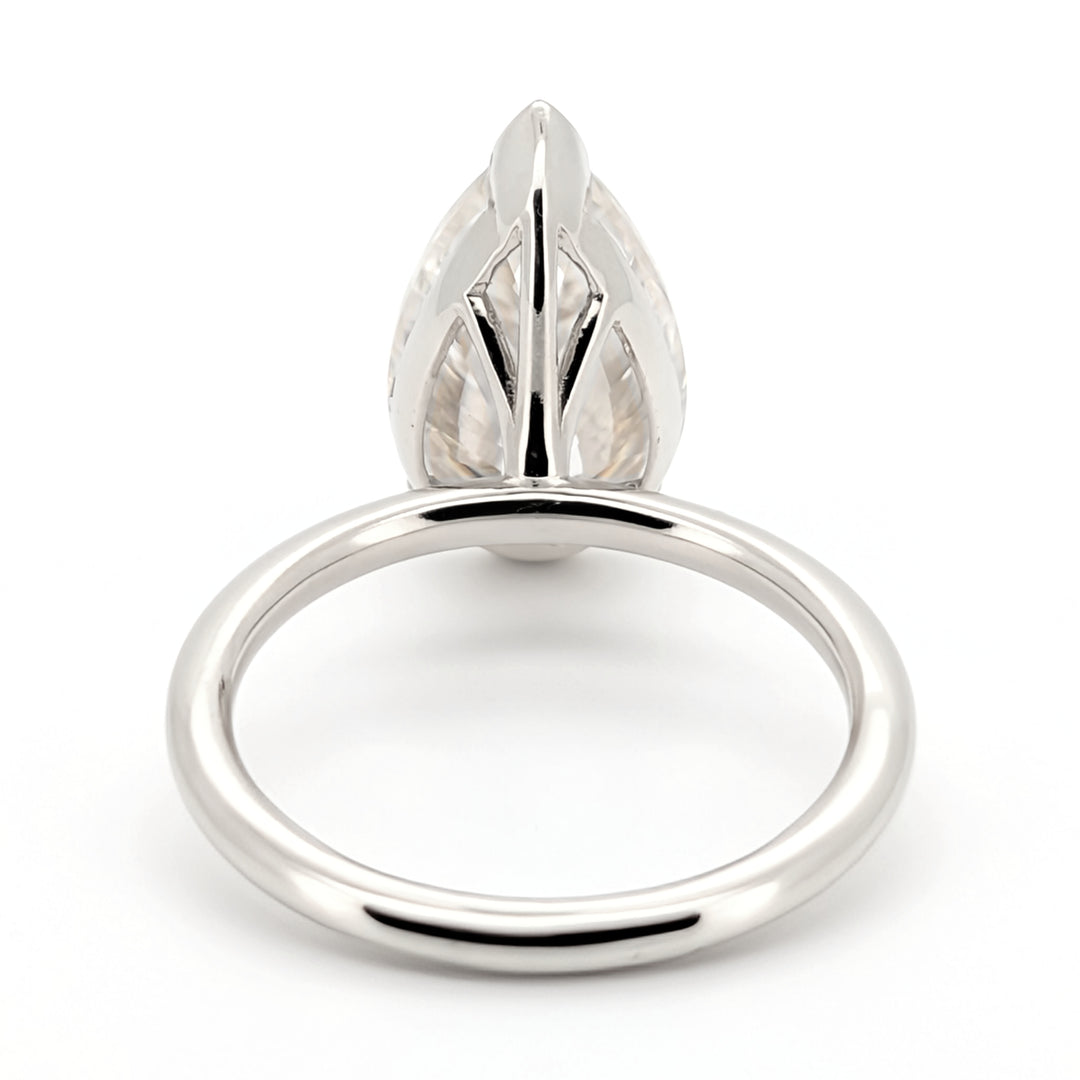 Charmant - Bague élégante et sans effort en moissanite taille poire