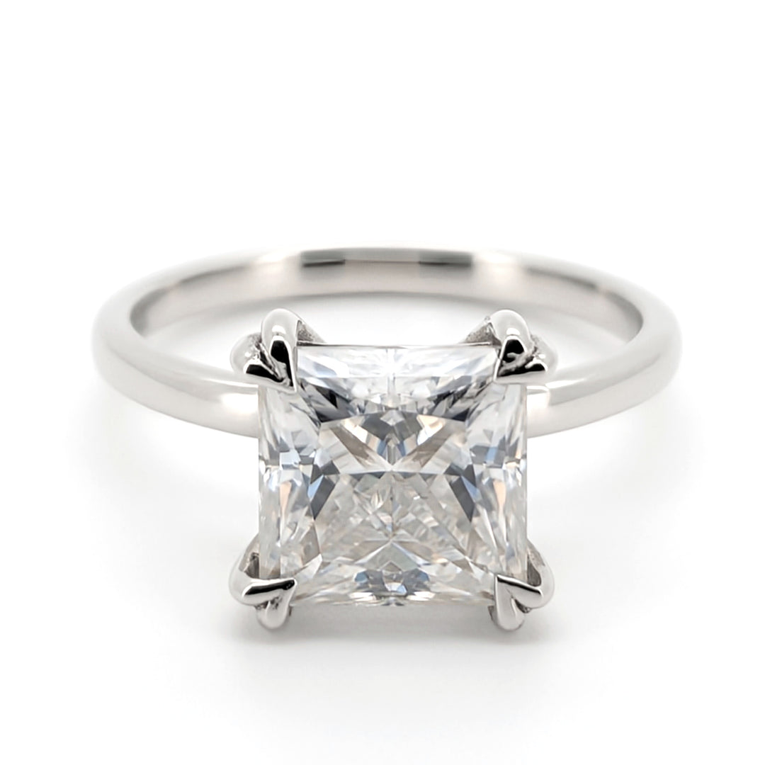 Elav - Elegante y sofisticado anillo de moissanita de corte princesa