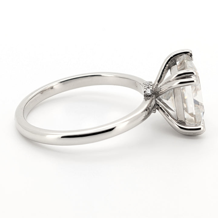 Elav - Elegante y sofisticado anillo de moissanita de corte princesa