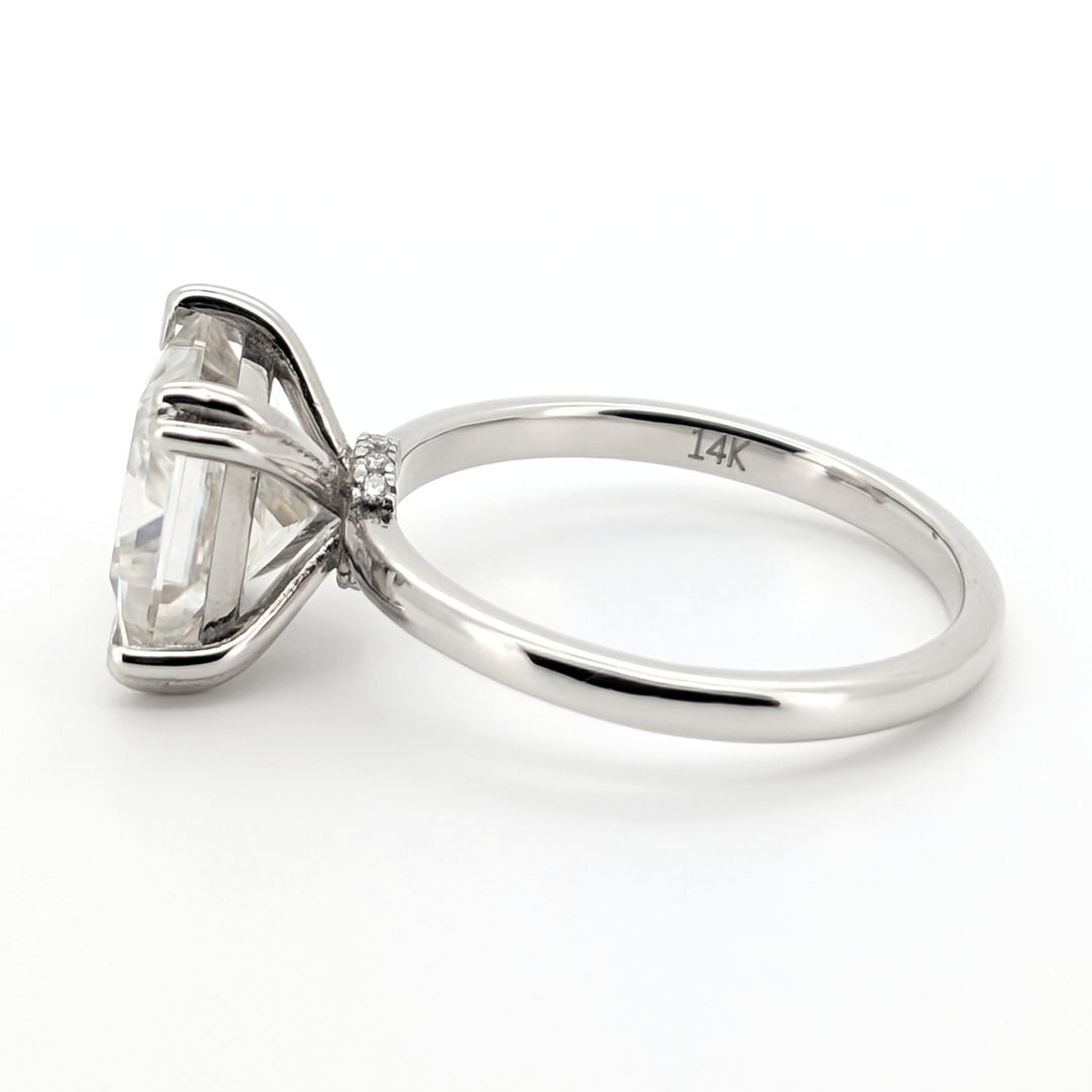 Elav - Elegante y sofisticado anillo de moissanita de corte princesa