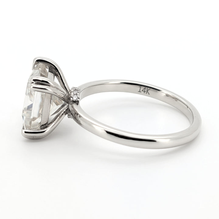Elav - Elegante y sofisticado anillo de moissanita de corte princesa