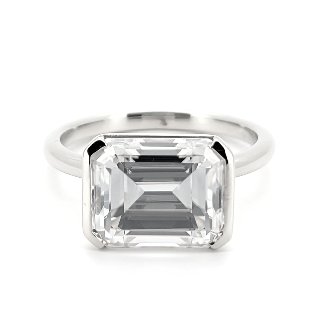 Kalea - Bague minimaliste chic en moissanite taille émeraude