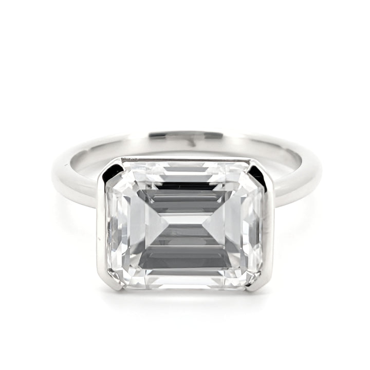 Kalea - Bague minimaliste chic en moissanite taille émeraude
