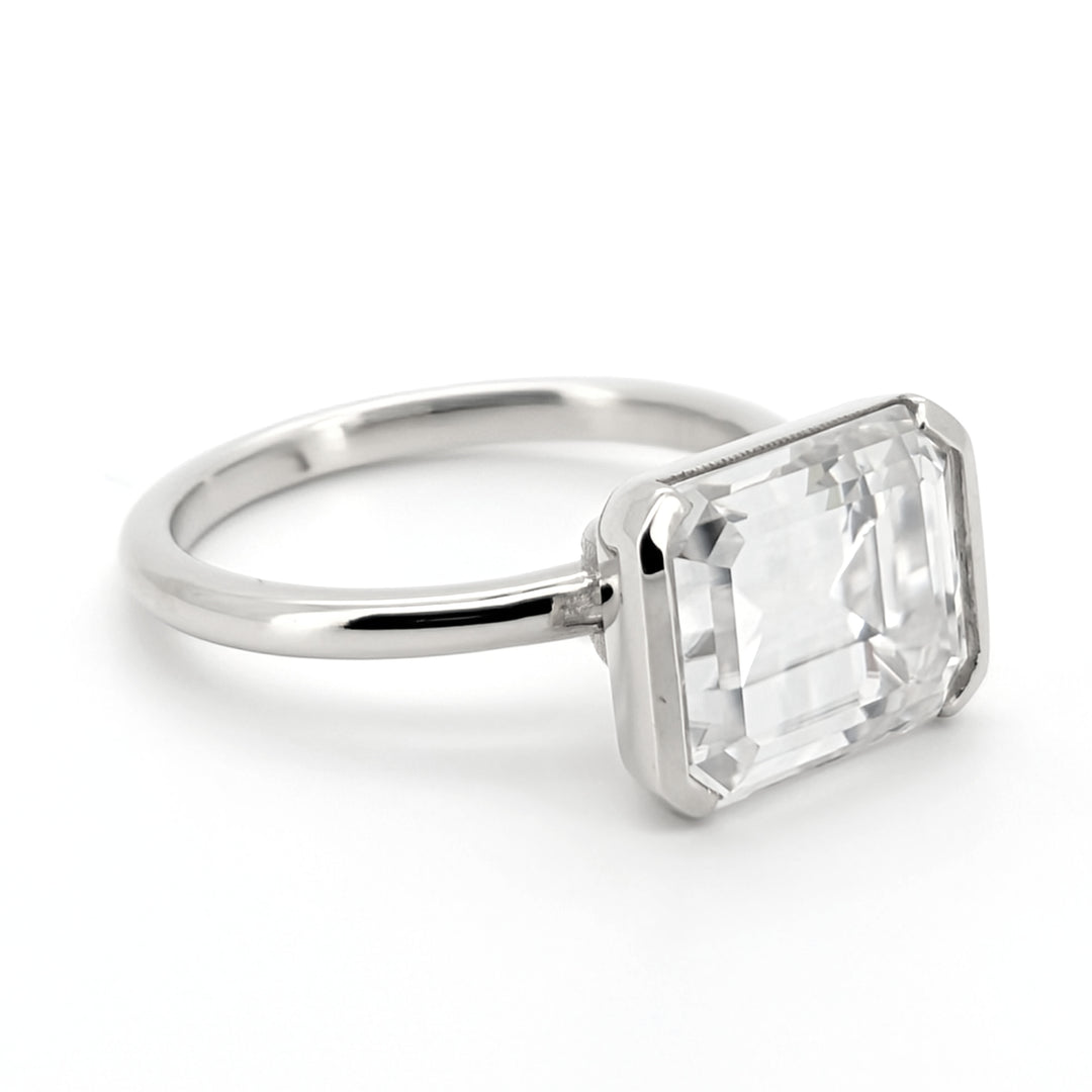 Kalea - Bague minimaliste chic en moissanite taille émeraude