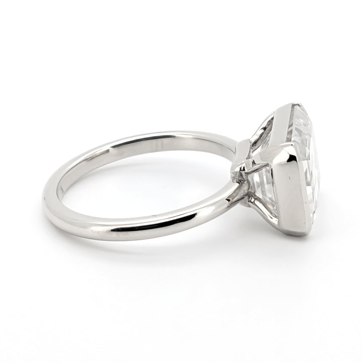Kalea - Bague minimaliste chic en moissanite taille émeraude