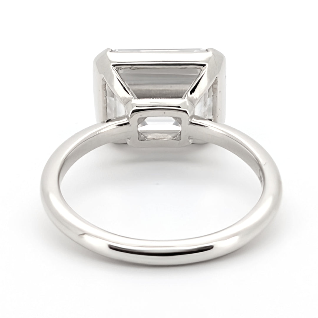 Kalea - Bague minimaliste chic en moissanite taille émeraude
