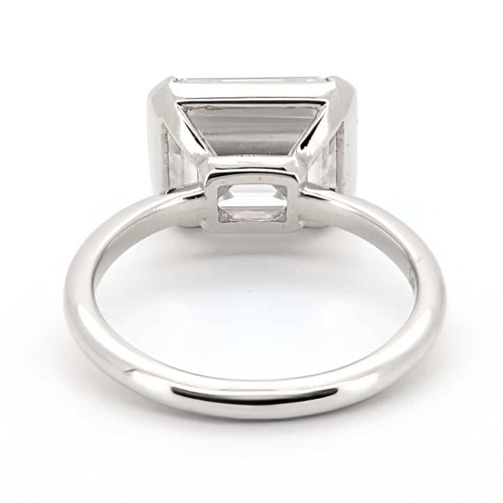 Kalea - Bague minimaliste chic en moissanite taille émeraude