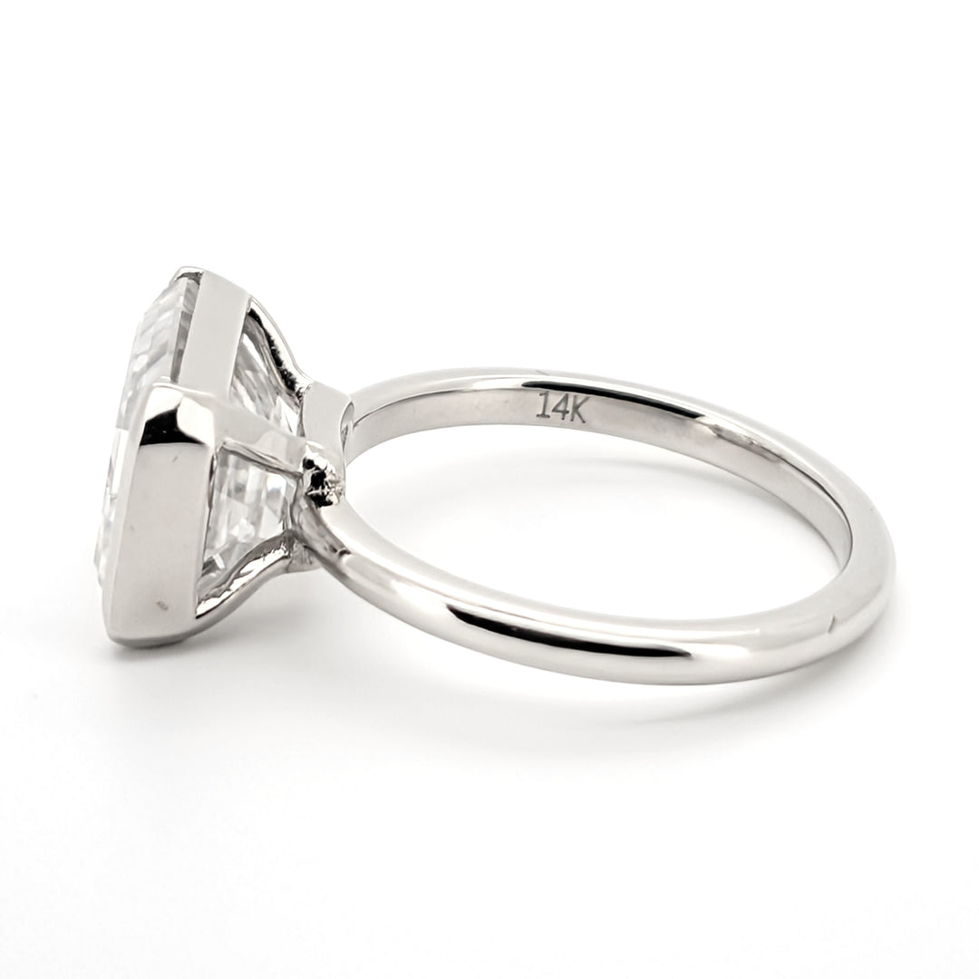 Kalea - Bague minimaliste chic en moissanite taille émeraude