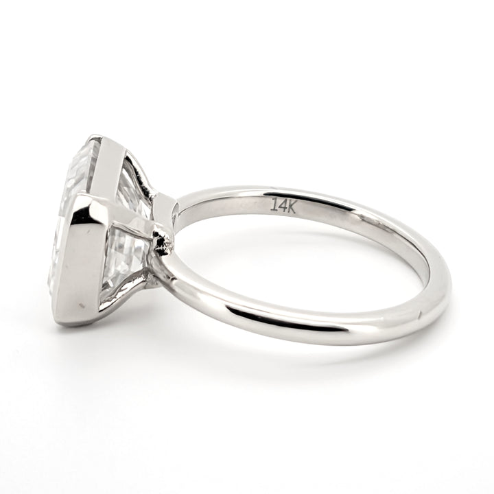 Kalea - Bague minimaliste chic en moissanite taille émeraude