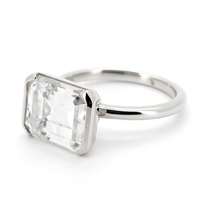 Kalea - Bague minimaliste chic en moissanite taille émeraude
