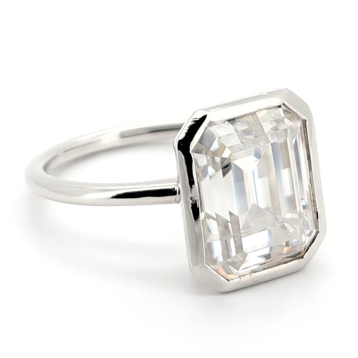 Modatz - Bague contemporaine minimaliste en moissanite taille émeraude