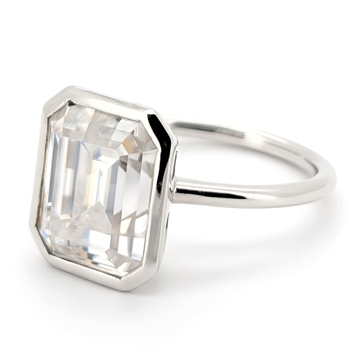 Modatz - Bague contemporaine minimaliste en moissanite taille émeraude
