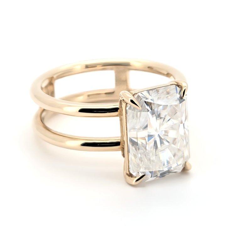 Esplendor: Anillo de moissanita de corte radiante, extravagante y seguro