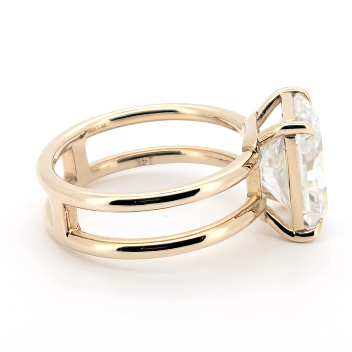 Esplendor: Anillo de moissanita de corte radiante, extravagante y seguro
