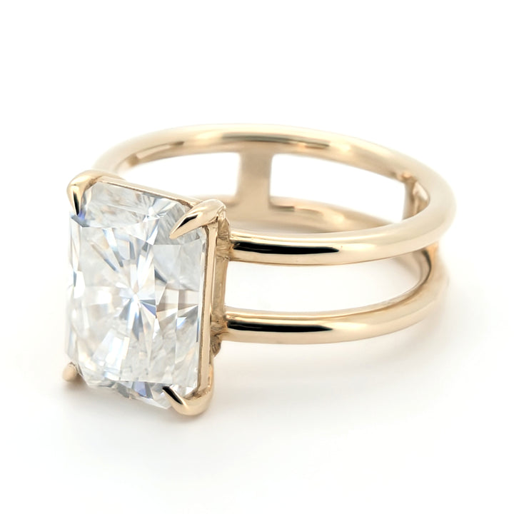Esplendor: Anillo de moissanita de corte radiante, extravagante y seguro