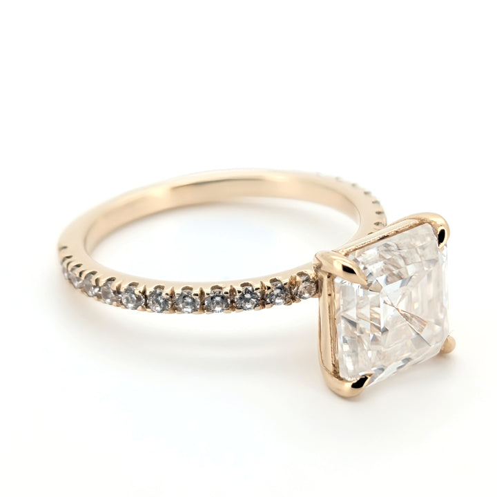 Vivrenesse – Anillo de moissanita de corte cojín con un toque urbano y elegante