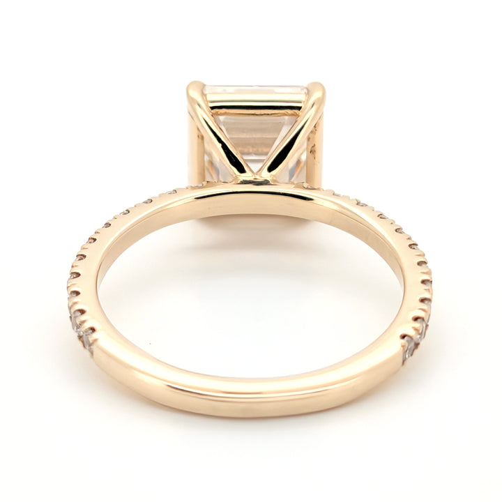 Vivrenesse – Anillo de moissanita de corte cojín con un toque urbano y elegante