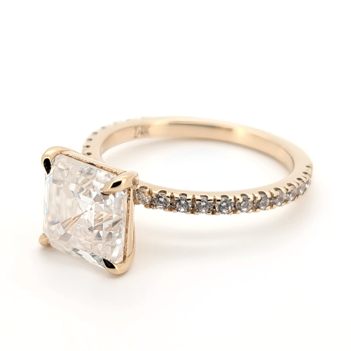 Vivrenesse – Anillo de moissanita de corte cojín con un toque urbano y elegante