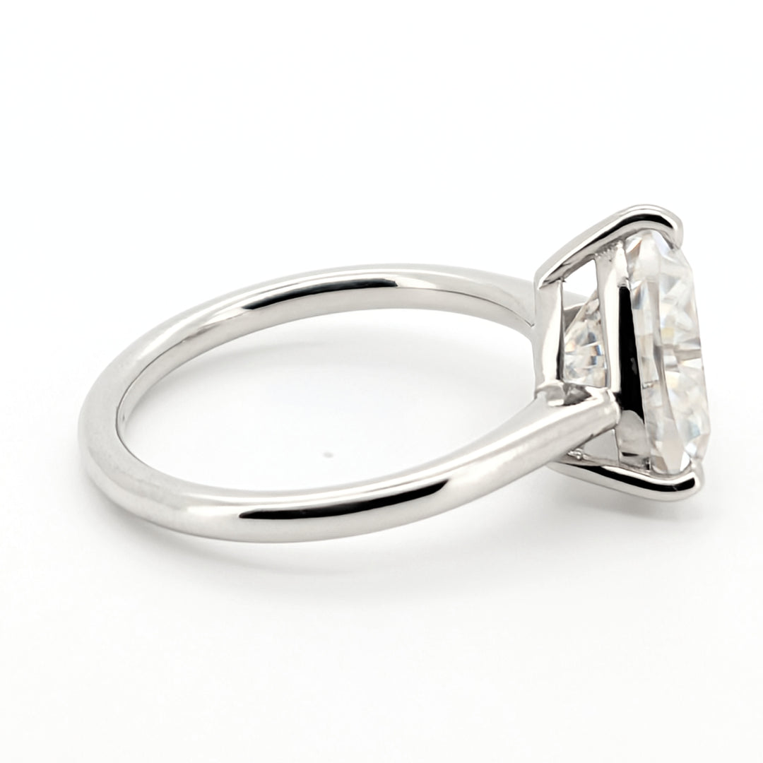 Zahav - Anillo de moissanita de corte trillón, elegante e innovador