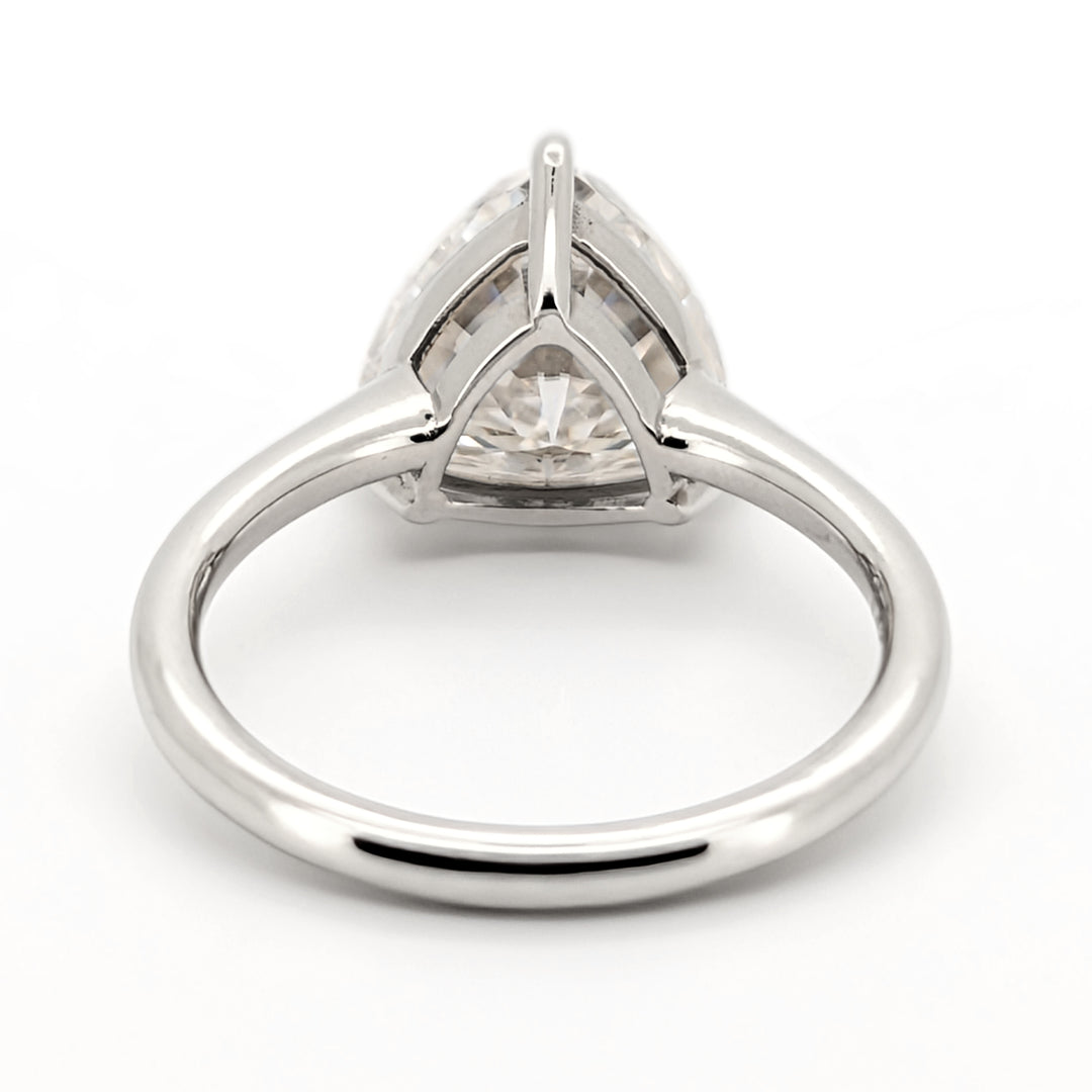 Zahav - Anillo de moissanita de corte trillón, elegante e innovador