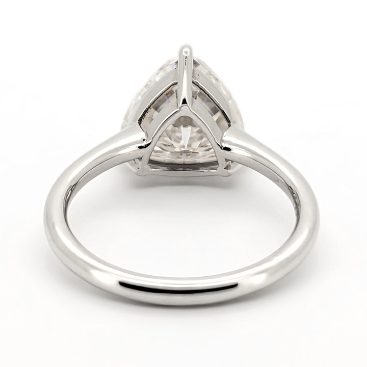 Zahav - Anillo de moissanita de corte trillón, elegante e innovador