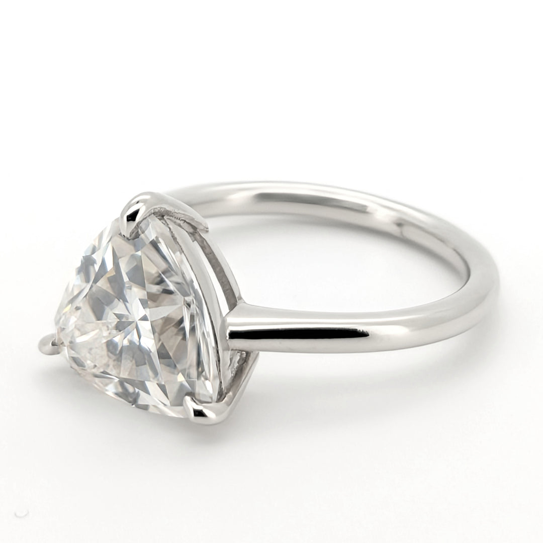 Zahav - Anillo de moissanita de corte trillón, elegante e innovador