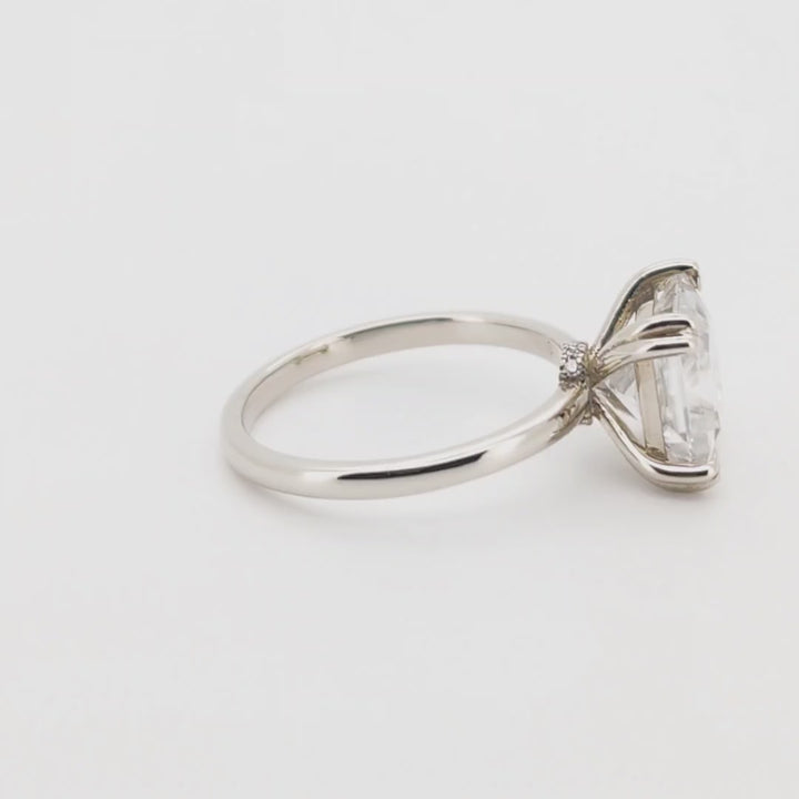 Elav - Elegante y sofisticado anillo de moissanita de corte princesa