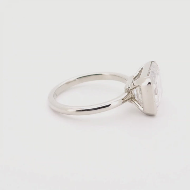 Kalea - Bague minimaliste chic en moissanite taille émeraude